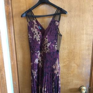 bebe pleated maxi dress in Tigelily
